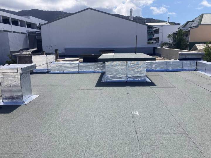 Protection complète de votre toit terrasse par un étancheur.